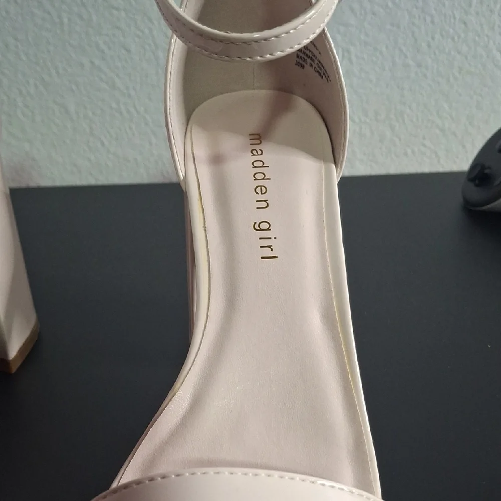 Steve Madden Girl Cream Strappy Heels - Picture 3 of 5